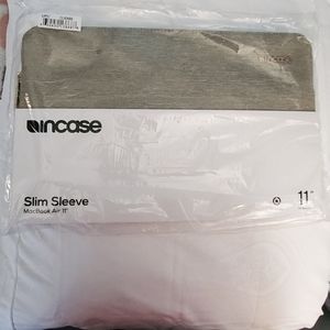 Incase Slim Sleeve Macbook Air 11"